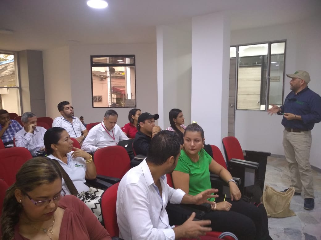crciMeta's tweet photo. Hoy con los empresarios del cluster agroindustrial alimentario definimos la hoja de ruta para garantizar el buen relacionamiento público, privado y académico para el desarrollo de las cadenas agropecuarias del Meta y el fortalecimiento de la agroindustria Local! https://t.co/upsqXh3WFb