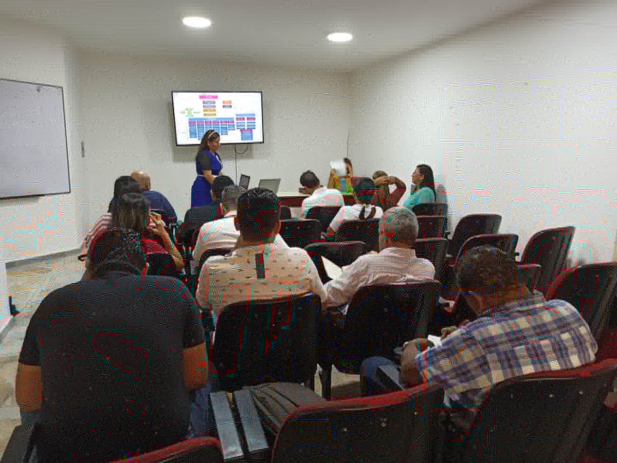 crciMeta's tweet photo. Hoy con los empresarios del cluster agroindustrial alimentario definimos la hoja de ruta para garantizar el buen relacionamiento público, privado y académico para el desarrollo de las cadenas agropecuarias del Meta y el fortalecimiento de la agroindustria Local! https://t.co/upsqXh3WFb