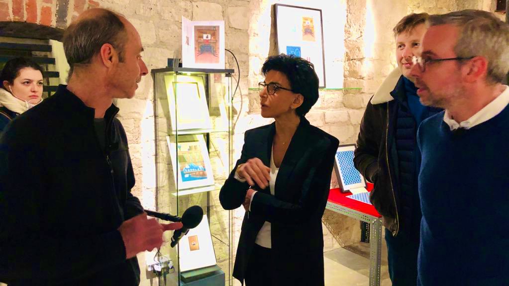 datirachida's tweet photo. Avec @rudolphgranier mon candidat à #Paris18. Échanges avec le libraire de la goutte d’or récemment cambriolé.
Ce libraire souhaite que le prochain maire de Paris « fasse enfin son boulot de Maire». Il pourra compter sur moi !

#DatiPourParis https://t.co/Pf73pDAD1t