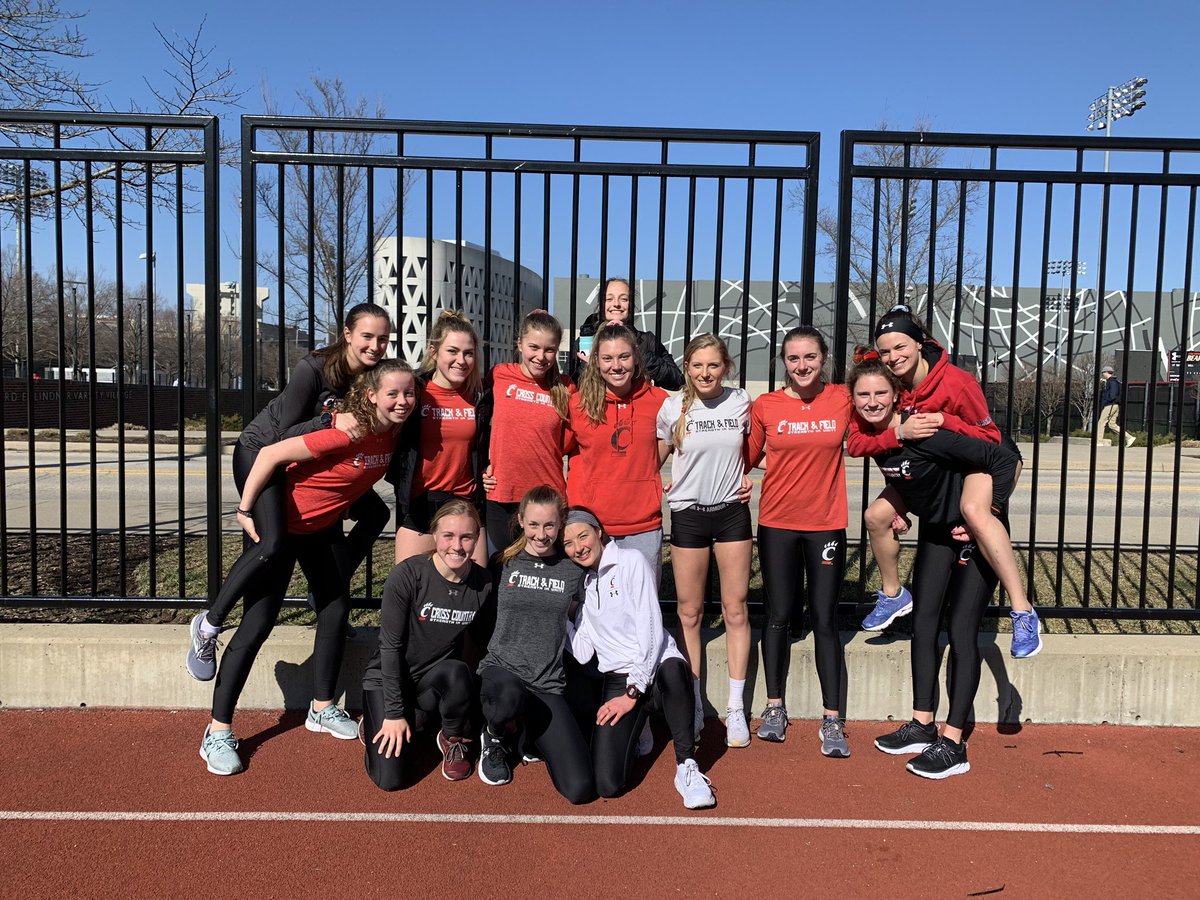 All sun and smiles on this amazing February day. Energy was ⚡️💥 🔥 for #WorkoutWednesday! 9 days till the conference championship 👊🏼 #Bearcats #Nextlevelsuccess
