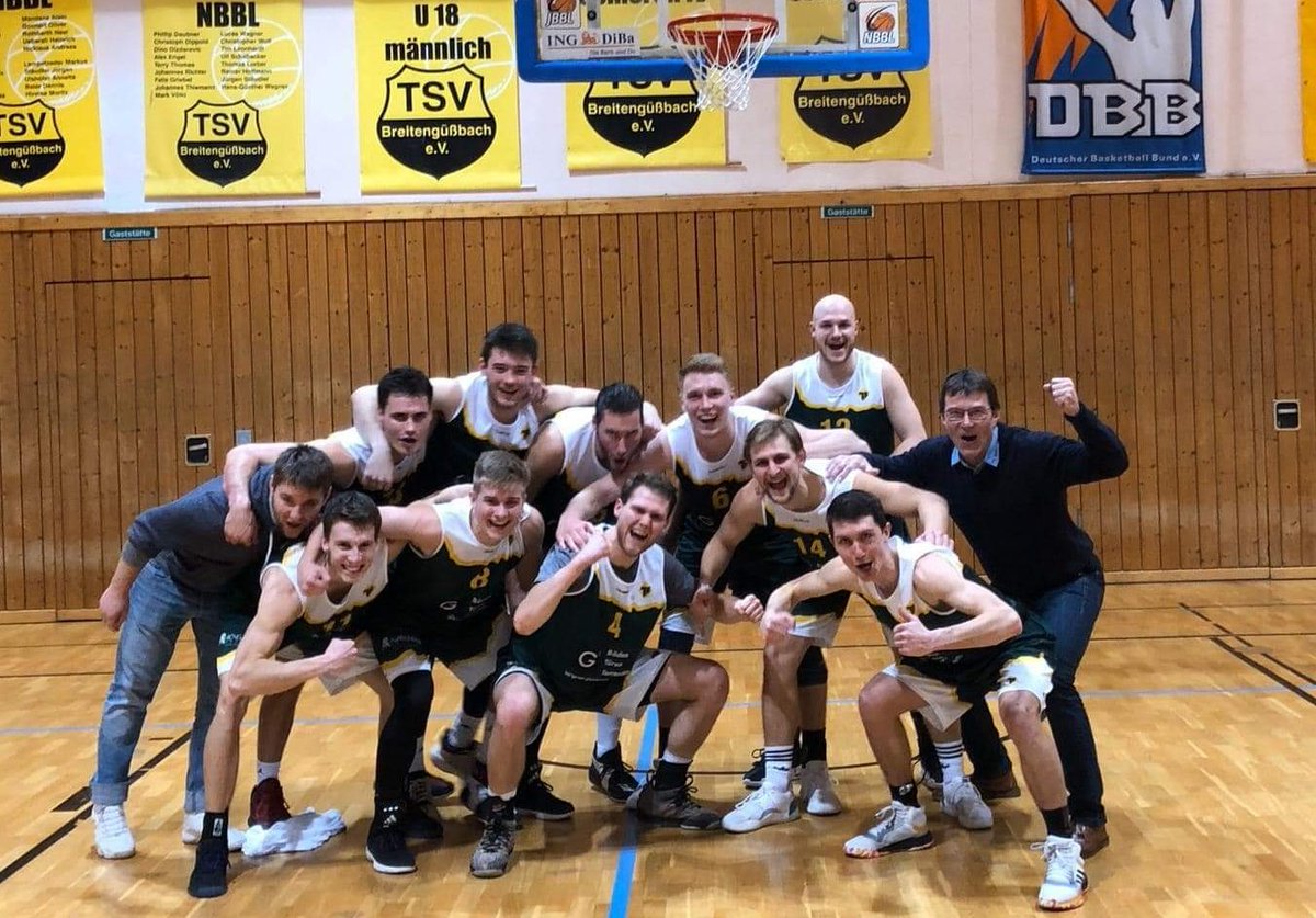 TB_Basketball's tweet photo. BANG!! DIE SERIE HÄLT!! Heute Abend zu ungewohnter Stunde haben Bayernliga Herren in Breitengüssbsch mit 82:80 die Oberhand behalten und bleiben weiter souverän auf Platz Zwei!! HERZLICHEN GLÜCKWÜNSCH, Jungs!!
#Basketball #SportinErlangen ##Erlangen https://t.co/j4CqWUDmEe