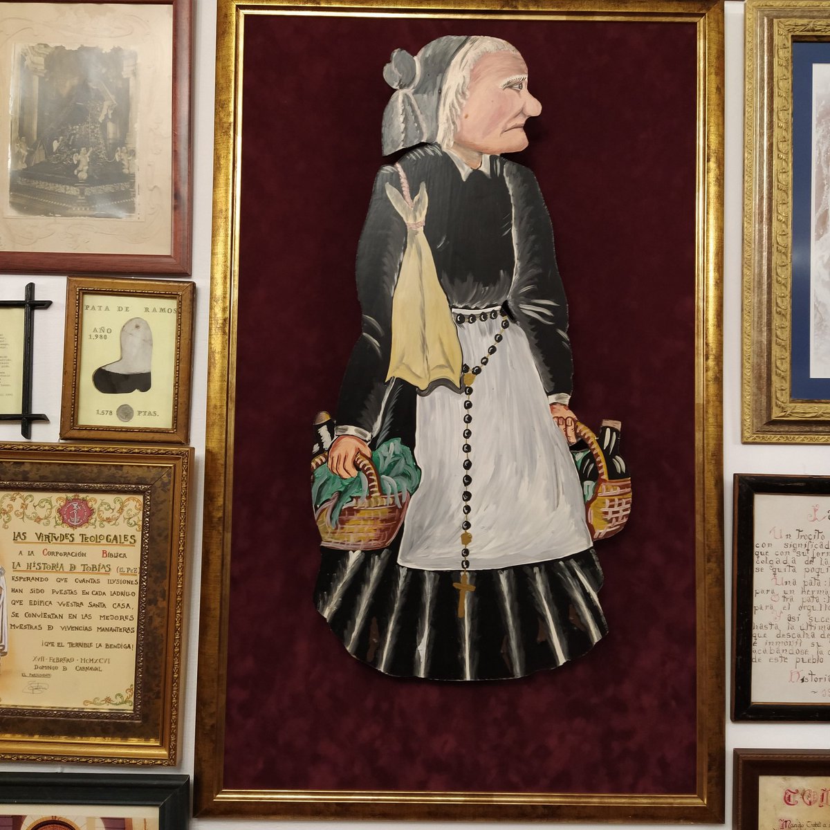 Maquede's tweet image. Dispuesta para calzarse, de nuevo, sus siete patas. 
#Mananta #ElPez #PuenreGenil