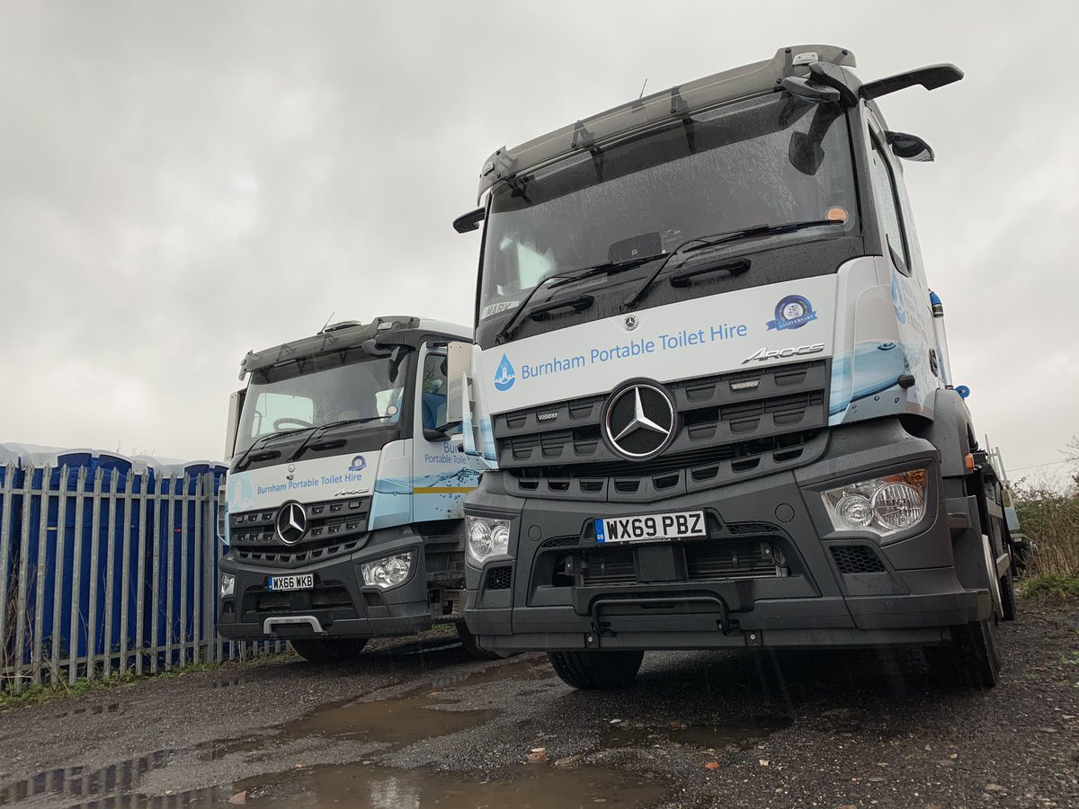 Mark01361156's tweet photo. Another Busy day #burnhamportabletoilet #Vacuumtankers #arocs #septictanks #somerset https://t.co/VnxMy0flHS