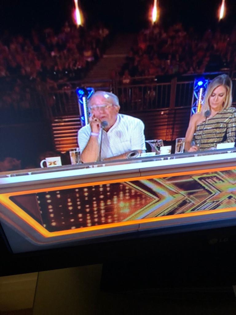 poppapete299's tweet photo. Enjoyable Twitter moments from the past two years..it all started with @BumbleCricket ..was in Russia for the opening of The World Cup...started #selfeets...and fitted in an X factor!! Happy Tweeting...🥰 https://t.co/9Pytx3w0z6