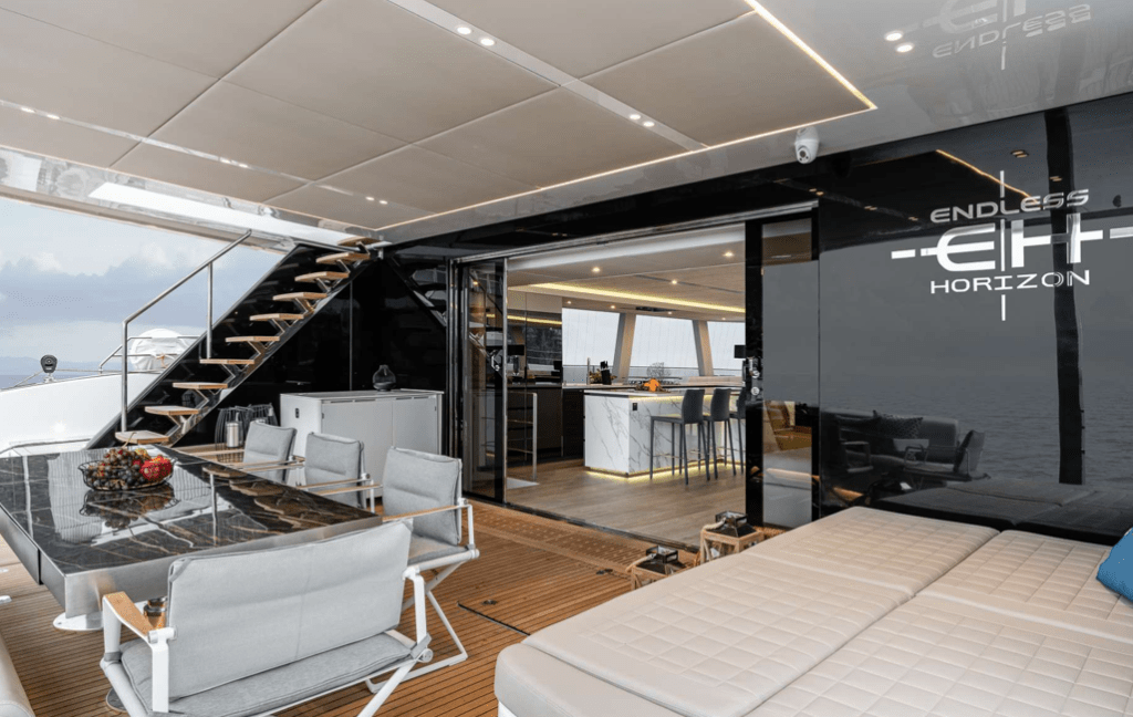 Winner of Miami International Boat Show 2020 is Sunreef 80, ENDLESS HORIZON chillaxincharters.net/blog/2020/02/1…