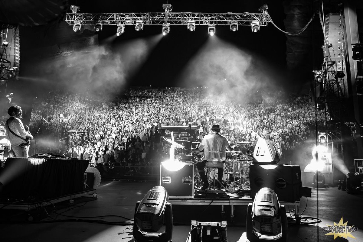 BeatsAntique's tweet photo. Look at all the beautiful people 💗
@davidsatori @sidecartommy
📸 @backstageflash 

#beatsantique #redrocks #backstageflash https://t.co/ocSKN6u9iZ