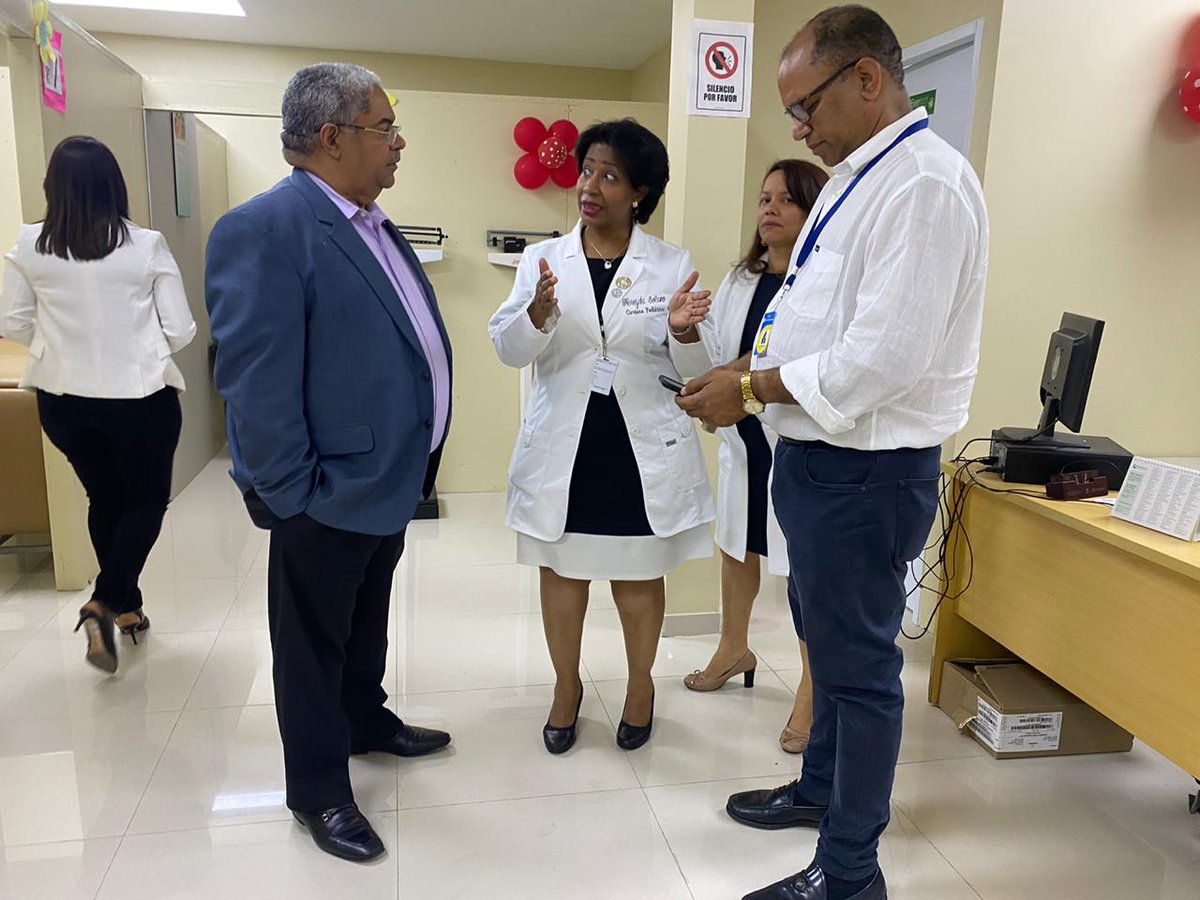 Luego del acto, el director  del SNS, <a href="/chanelsocial/">Chanel Mateo Rosa</a>, realizó un recorrido por áreas intervenidas del <a href="/HIRRCRD/">Hospital Infantil Dr. Robert Reid Cabral RD</a> para supervisar su avance mientras la directora del centro le explicaba todos los detalles.

(1/2)

#SNSRD