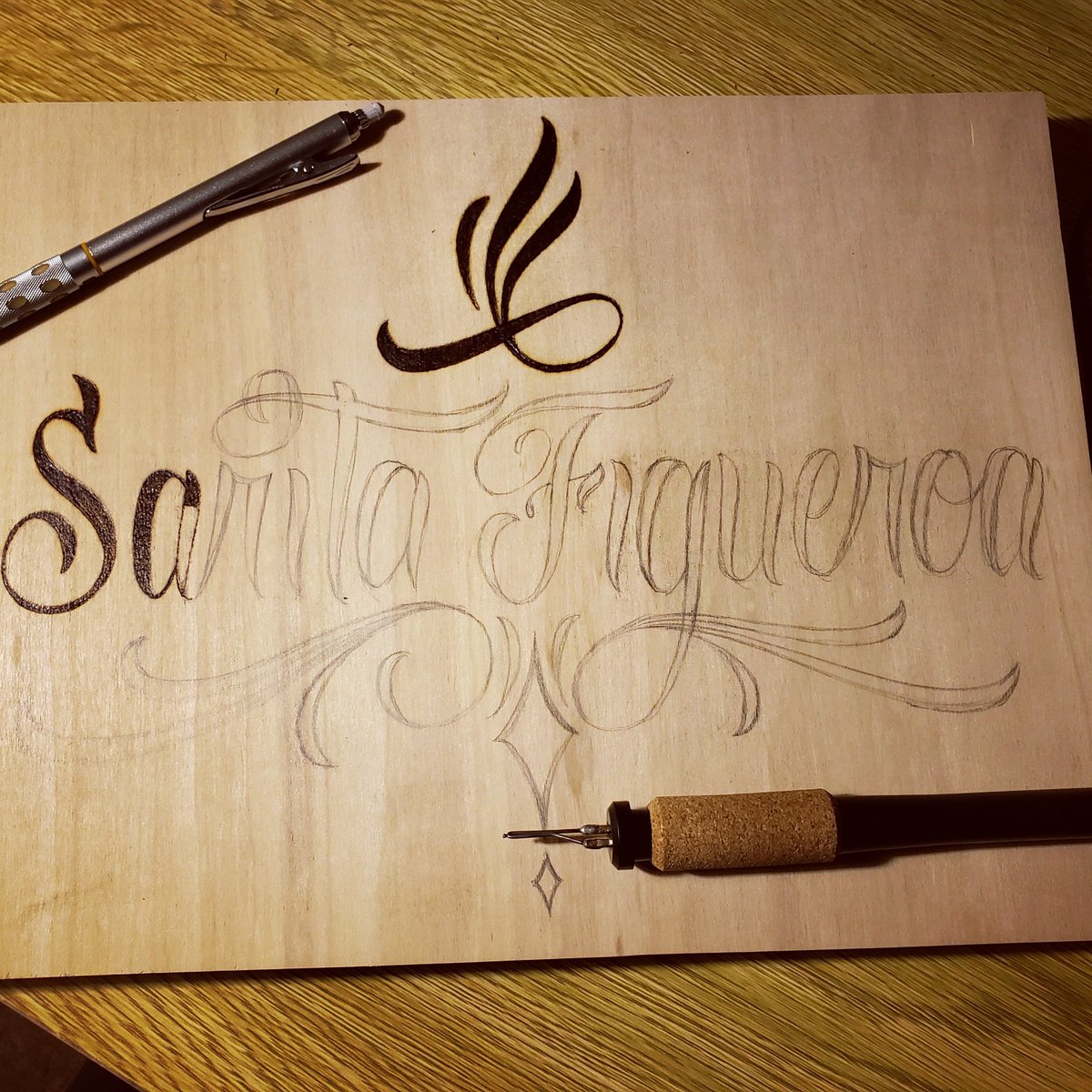 HonnieLewis's tweet image. What else should I add to this woodburn project?😁
#custom #scriptlettering #calligraphy #woodburning #woodart #pyrography #sketchtofinish #handdrawn