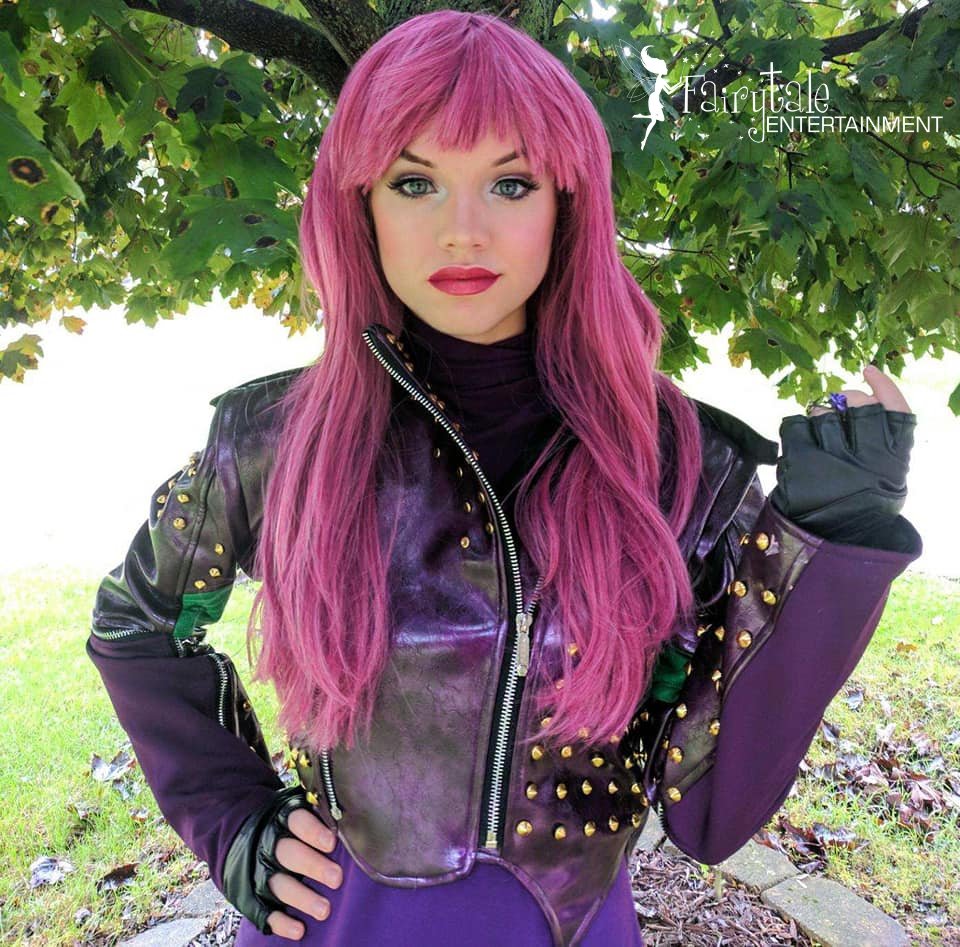 #WickedWednesday They say I'm trouble, they say I'm bad.
They say I'm evil and that makes me glad.😈👑
.
.
.
#Mal #DisneyDescendants #Evie #DoveCameron #Detroit #Chicago #GrandRapids #DescendantsParty #MalPartyIdeas #PartyEntertainment