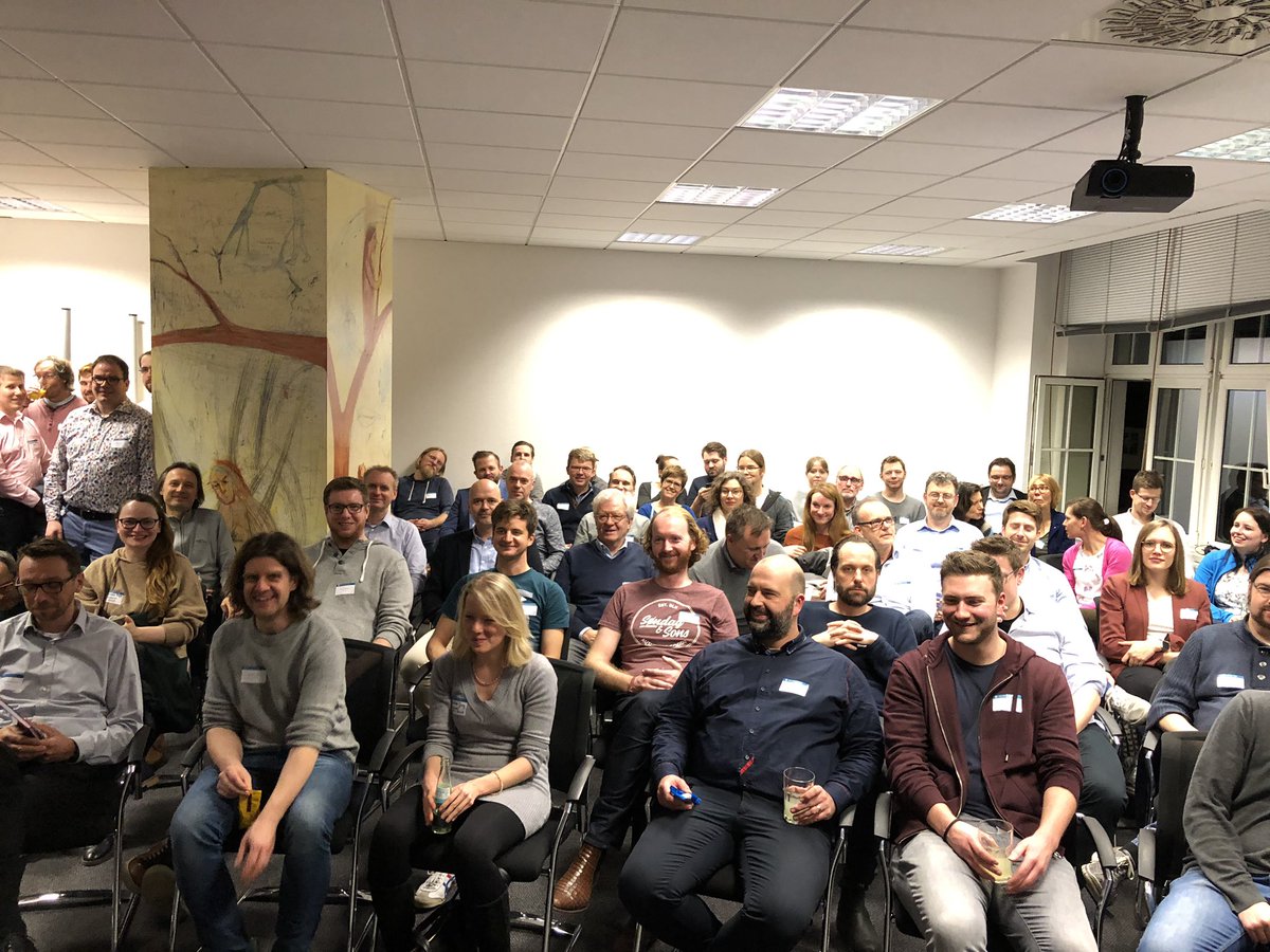 AgileWH's tweet photo. StoryMapping mit 100 Leuten https://t.co/RazshiZLsR