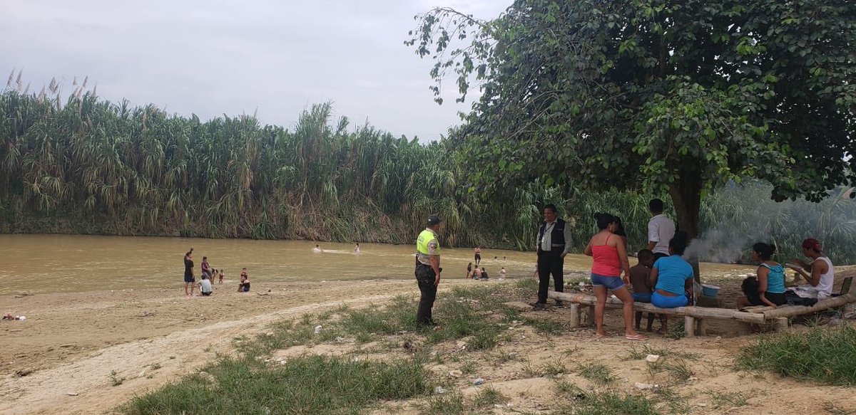 danilomariduena's tweet photo. #ElOroSeguro | Gran trabajo de nuestros Comisarios, intendente @MarioQuintana07, Tenientes y Jefe Políticos del cantón #Pasaje junto a la @PoliciaEcuador.

Lograr una provincia más segura, ¡si es posible! https://t.co/MCKTION98n