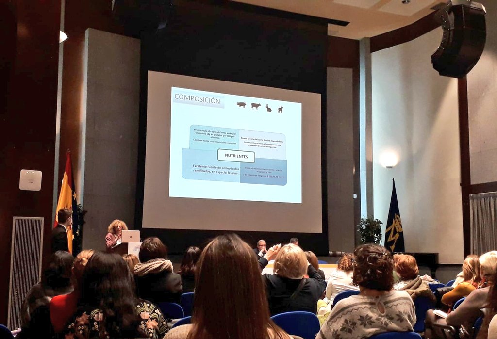 FGCarnico's tweet photo. ¿Qué papel juega la #carne en nuestra salud? La Dra. @nieves_palacios explica que en niños, adolescentes y embarazadas ayuda cubrir los requerimientos de hierro, proteínas y vitamina B12 para permitir un óptimo desarrollo. #SAMEM https://t.co/QDmg02BCfJ