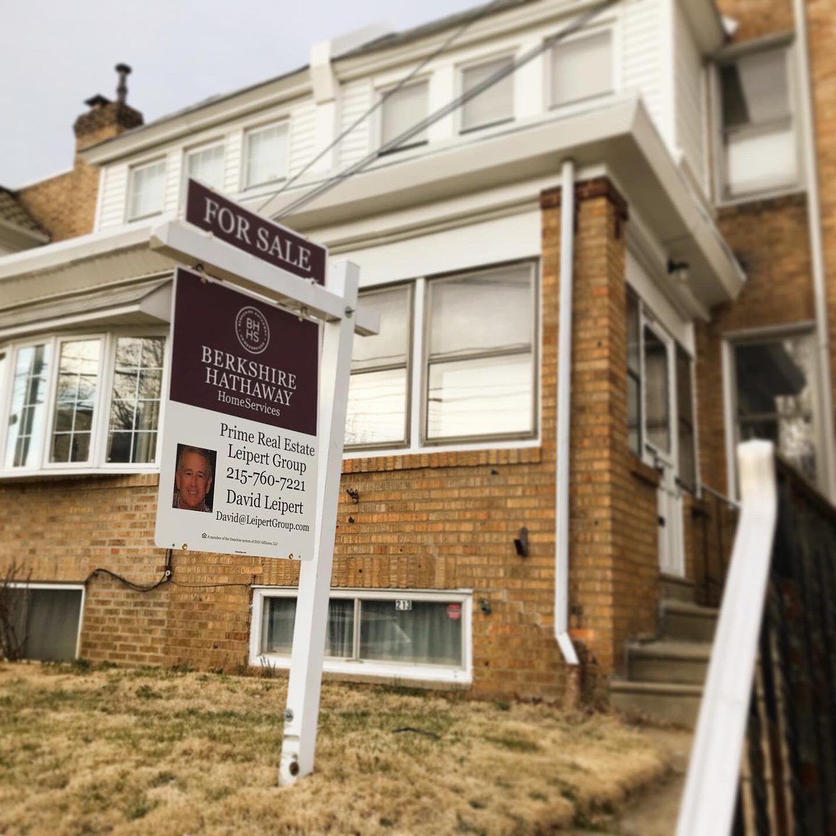 davidleipert1's tweet photo. #ForSale: Welcome to 213 Longshore Ave! This newly renovated 3-bed / 2-bath townhouse features a front yard, detached rear yard, garage &amp; kitchen with granite countertops/stainless steel appliances. Contact #TheLeipertGroup at (215)-760-7221 or David@LeipertGroup.com! #BHHSPrime https://t.co/ZpJaQyYOpe
