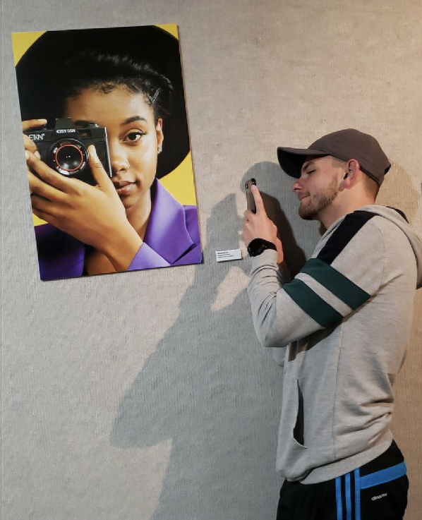 NSULANewMedia's tweet photo. Picture yourself at the #NewMediaStudentshowcase!🤘@the_tyler_mango
•
•
•
*This social media content was created by COMM 3260 students 😈 https://t.co/H5vrBxA5qA