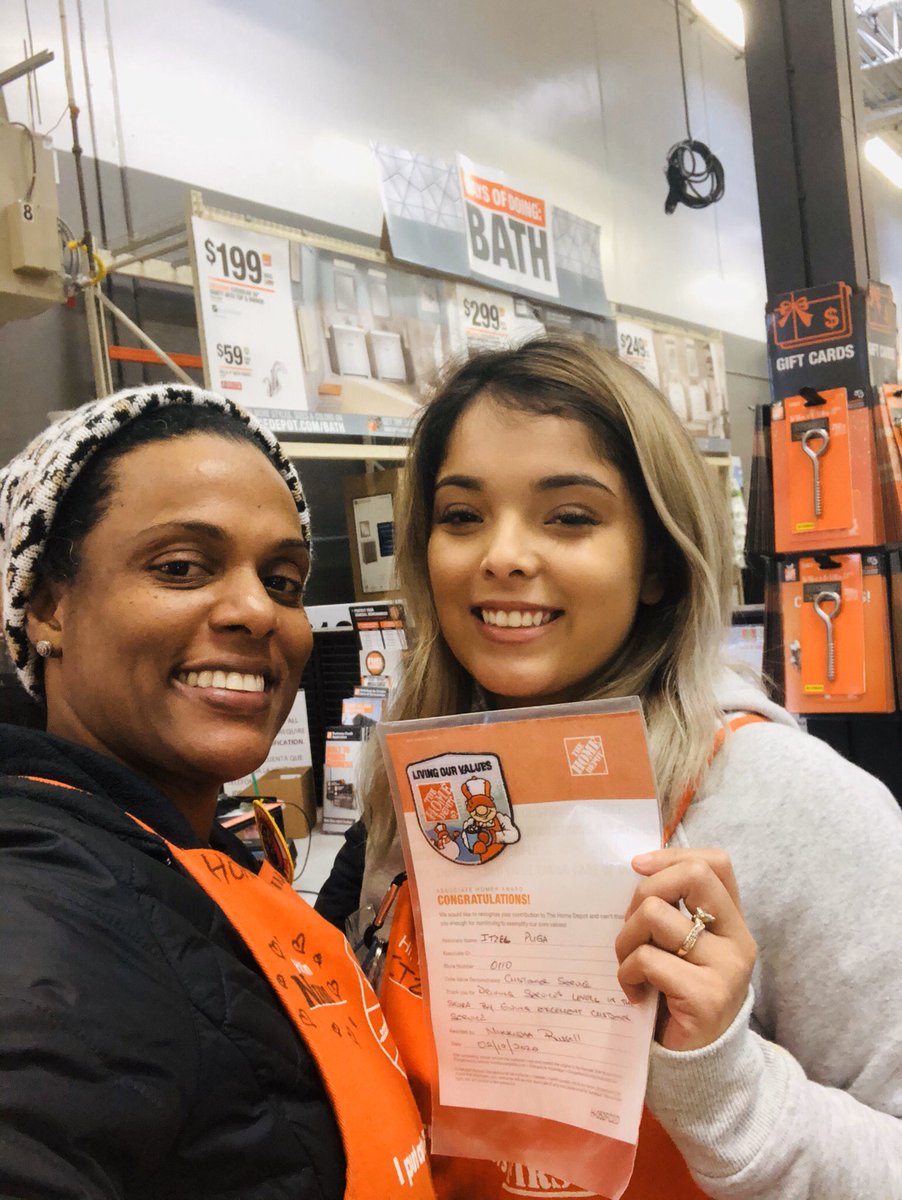 NikkishaRussell's tweet photo. Pro is on a roll today! PA Itzel was recognized for giving excellent customer service! #0110 #proisthewaytogo #teamwork #allwedoiswin @smplydriven @RichieOASM_0110 @DCarasquero @110HomeDepot @elisiatumHD @mlindsey1223 https://t.co/lqB3Sn3zxA