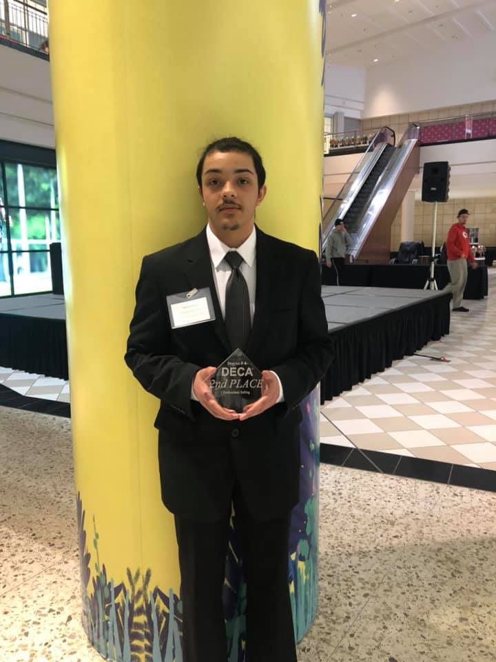 FortOsage_DECA's tweet photo. DISTRICT COMPETITION RESULTS: Sarah Baggs won 3rd place in the Financial Consulting Event. Matt Moore won 2nd place in the Professional Selling Event. Great job, guys! #FortExcellence https://t.co/IEYBQuixMM