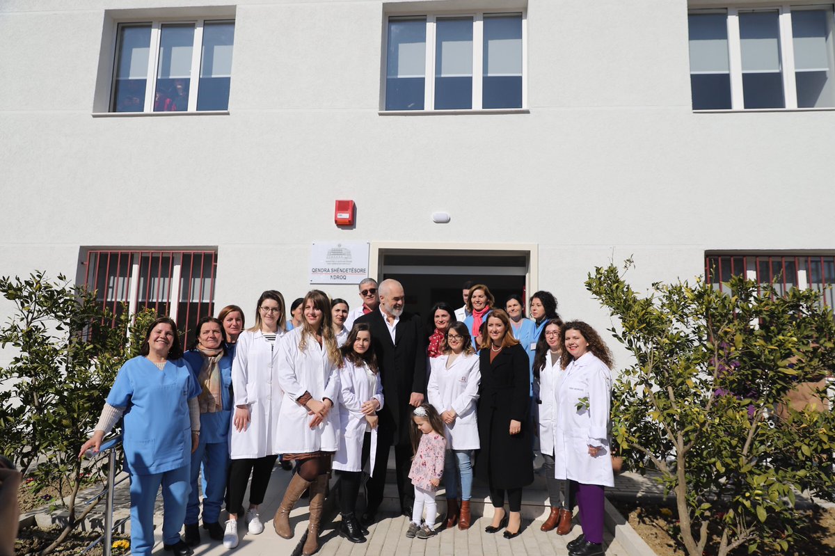GManastirliu's tweet photo. Me kryeministrin Edi Rama në qendrën e re shëndetësore të Ndroqit, e rehabilituar me standardet më të mira, si 40 qendra shëndetësore dhe ambulanca që rindërtuam në këto dy vite në #Tiranë👉🏼180 nga veriu në jug👍🏼
🏥#Vijojmë pa u ndalur me rehabilitimin e 120 QSh✔️
#Programi300QSh https://t.co/dr5yyiJ2iW