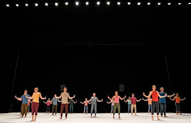 HubbardStreet's tweet photo. "Lyricism, irony, sensuality, social commentary, and borscht belt humor are in bed with each other in a bedroom where the logic of dreams and nightmares dictates reality, and movement non-sequiturs flow together with organic ease." - #SeeChicagoDance
​
​Photo by @toddrphoto https://t.co/WbcSpFQFMc
