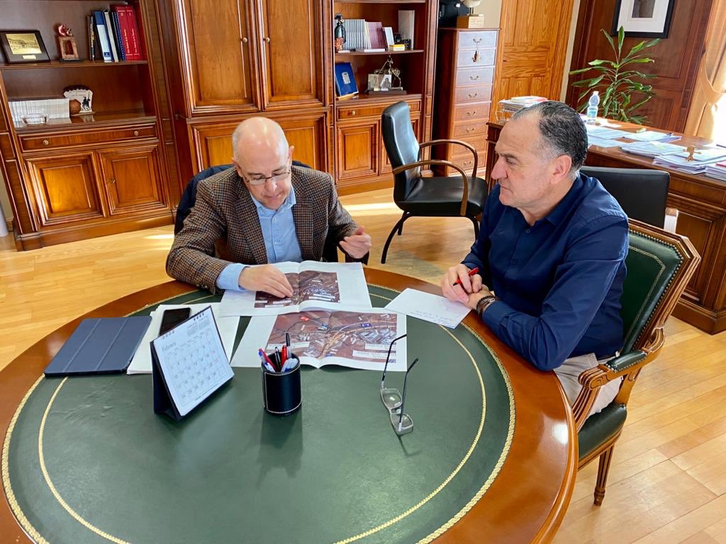 Hoy en #Tarancón he recibido al director general de #Carreteras <a href="/DavidMerinoR/">David Merino Rueda</a> para avanzar en proyectos importantes para nuestro municipio. Gracias a la Consejería que encabeza <a href="/Nacho_Hernando/">Nacho Hernando</a> por su sensibilidad con Tarancón