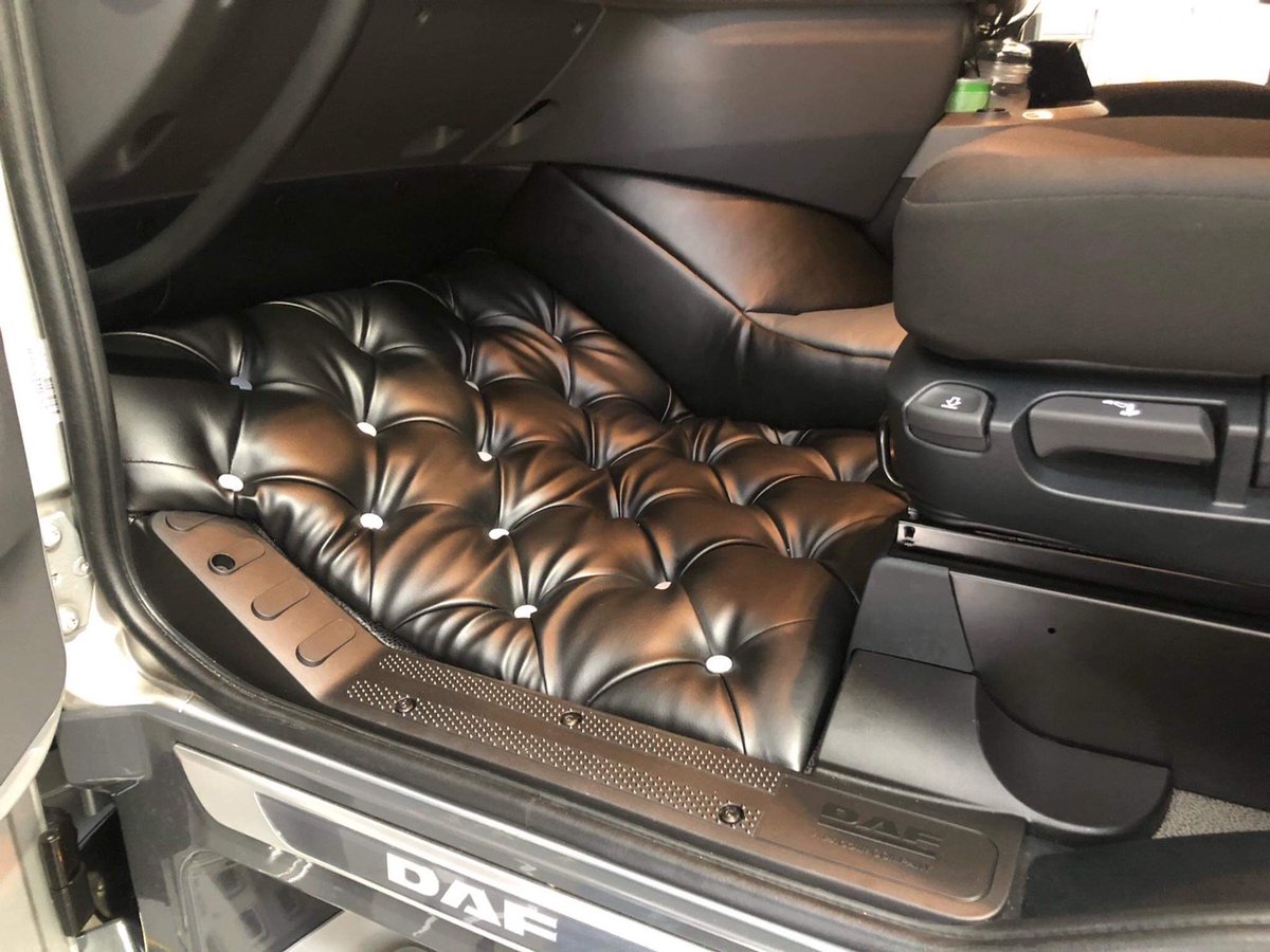 DAFTrucksUK's tweet photo. Jamie sent us some shot of his DAF with custom interior "Setting the Standard". π₯ https://t.co/UzWvq0AFAg