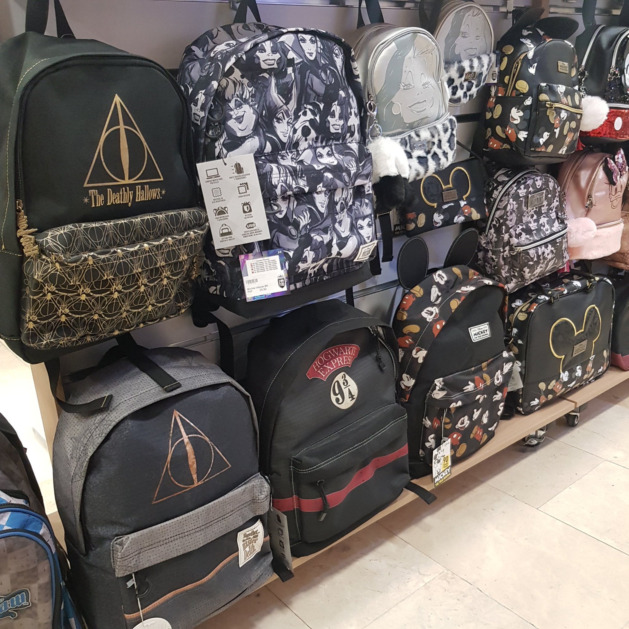 El Reino Friki on X Nuevas mochilas y carteras de Harry Potter y Disney ahora disponibles en El Reino Friki lleva las Reliquias de la Muerte siempre contigo o eres mas de