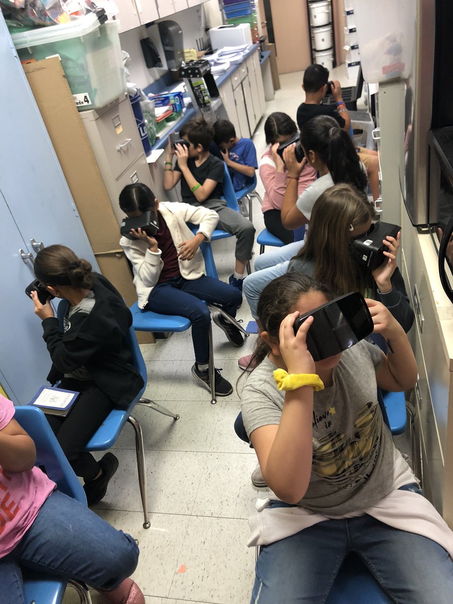 Had an amazing morning in Paris with @kait_hub <a href="/LarsonLisa75/">Lisa Larson</a> and her 4th grade class this morning. Complete with a boarding pass, passport, flight, lunch and some virtual reality of the city of Paris! #FordFalcons #AlwaysDoYourPersonalBest #DSUSDpride