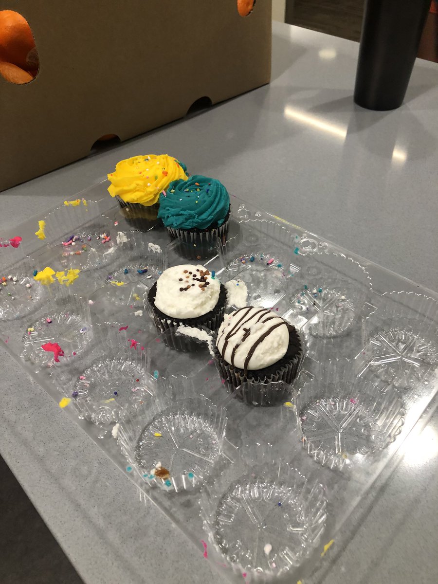 thorpus's tweet image. Love working from home because I don’t have random office cupcakes sitting around to tempt me. #NoSelfControl #OfficeProblems