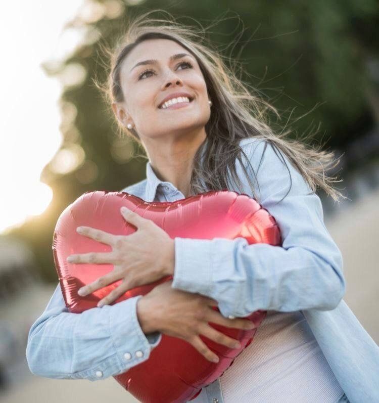 alabamasmiles's tweet photo. Did you know...a healthy mouth can make your heart happy? People with periodontal disease often have heart disease. Those hygiene visits are super important! ❤️

#alabamasmiledesign #wednesdaywellness #hygiene #hereforyou #hearthealth https://t.co/iIOpeROf9I