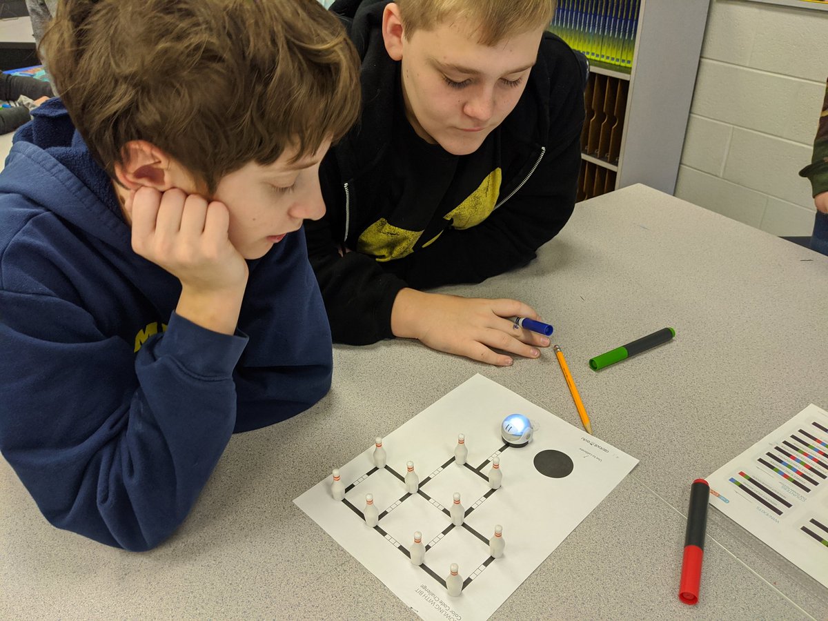 FranseeTech's tweet photo. BOWLING in Tech Ed! Ozobot bowling, that is π #CMSCode #cmakers https://t.co/2sOlF3JfMY