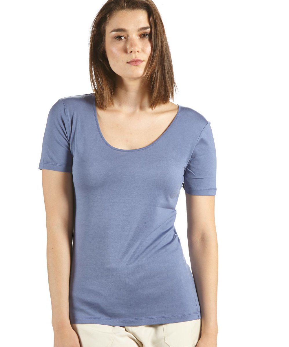 allergie2000's tweet image. Hochwertiges #Seidenshirt mit #BioBaumwolle von #KokonZwo bequem geschnittenes #TShirt aus luxuriöser #Seide und #Eco #Cotton in #rauchblau. Dieses leger geschnittene #Kurzarmshirt ist erhältlich von Größe 36 bis 46

allergie2000.de/marken/kokon-z…

#silk #shirt #seidentop #seidenbluse