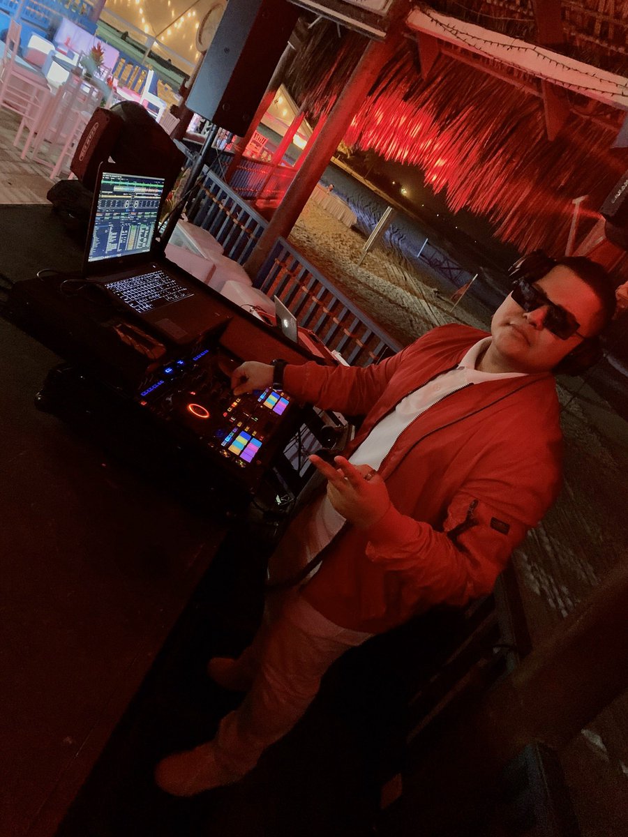 AdrianFloreshn's tweet photo. Mientras haya fuerza y pasiรณn, el รฉxitos llegarรก cuando menos lo esperas ๐
#WorkDJ #MusicIsLife #DJsLife #DJStyle #Tela๐ด #TelaYork๐ด #EDM #Reggaeton #Moombahton #Trap #DanceHall ๐๐ถ๐ง๐ถ๐๐ป๐ฅณ๐โก๏ธโก๏ธ
Lugar: @TelamarResort
Evento: @bancatlan
Audio: @equiroz89
Foto: @spikemldy https://t.co/ROR0kn7okt
