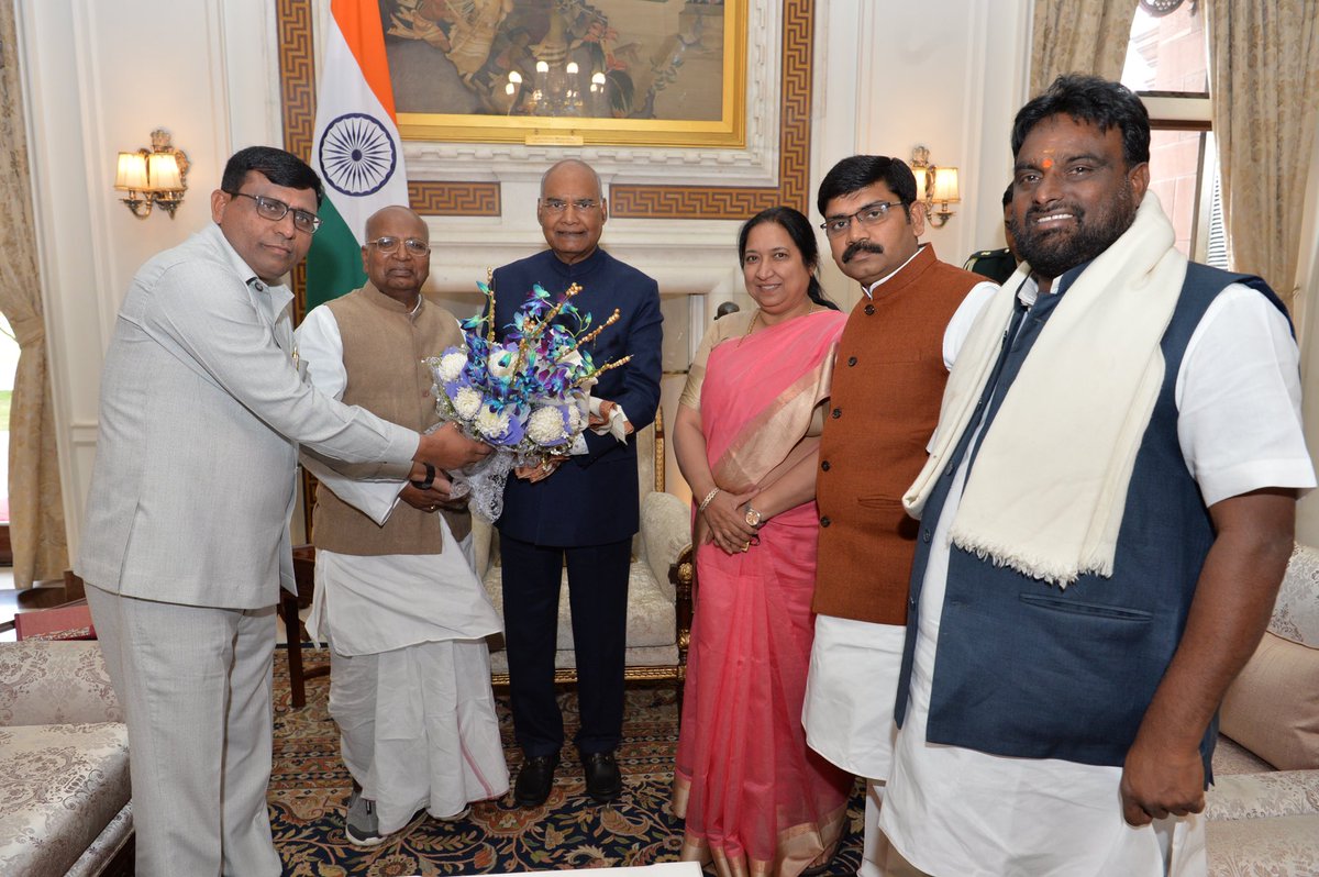 The National Commission for Backward Classes Called on the His Excellence President of India Shri. @rashtrapatibhvn Ji at the #RashtrapathiBhavan, New Delhi, during this meeting discussed regarding #BC Problems and 1 year report submitted to President of #India.