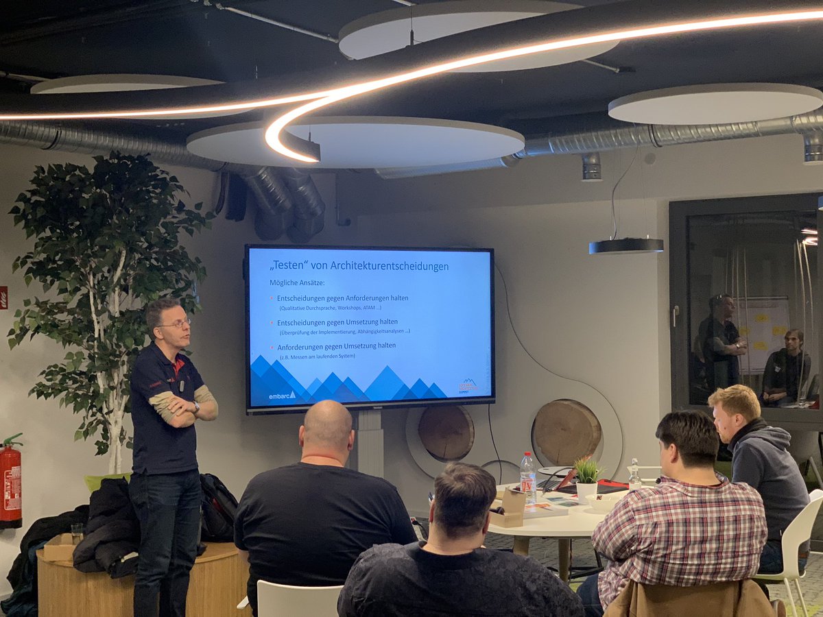 Spannende Kategorisierung von Testmöglichkeiten für Architekturentscheidungen von @StefanZoerner beim <a href="/swk_ruhr/">Softwerkskammer.ruhr</a> Meetup im #Workgarden.