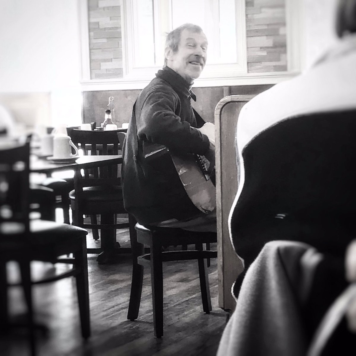 OneLegForward's tweet image. Saw this random guy at #mainstreetcafe.  He was playing his guitar and singing to a couple in a booth.  #justarandomday #randomguy #randomguitarplaying