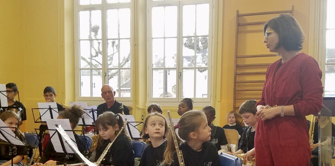 1er concert émouvant des enfants de l'école Leon-Bertrand à <a href="/VilleLimoges87/">Ville de Limoges</a> 👏👏
Complicité, joie et harmonie sont au rdv !

La musique pour tous, dans la classe grâce à @orchestreecole 🙏
#fierté de vous soutenir depuis ➕10 ans 🎶 #mecenat <a href="/AXAFrance/">AXA France</a> #egalitedeschances