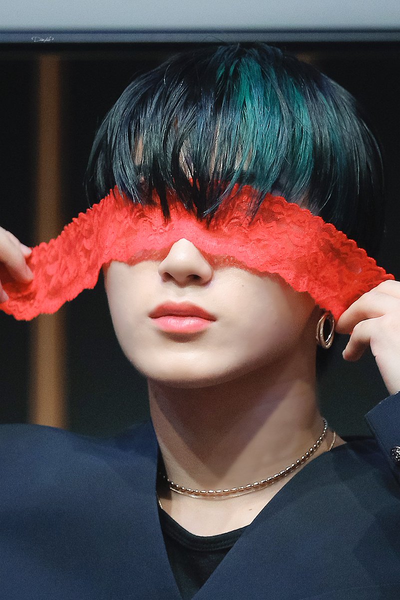 dimple0710's tweet photo. 200201 팬사인회

✨👀✨

#ATEEZ #에이티즈 #최산 #산 #SAN https://t.co/5WNu51vuAe