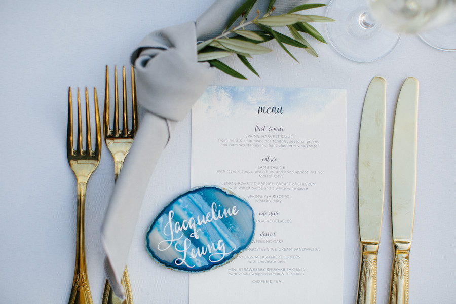 Fresh white wedding #oceantents #weddinginspo #event #tablesetting #weddingwednesday #outdoorwedding