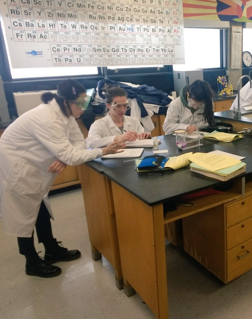 MrsHassam1's tweet photo. Metal activity series chemistry lab.  #Science #STEM #chemistry @ayjacksonss @DrJaneALee @msrgriffith https://t.co/hLXHOgZkUx