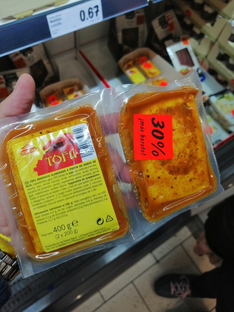 VICTOR_AUNON's tweet photo. @lidlespanaAC un poco desesperante encontrar tantas veces en Lidl Coslada productos sin el precii ni la fecha de caducidad 😞 https://t.co/iAKYIGBQvO