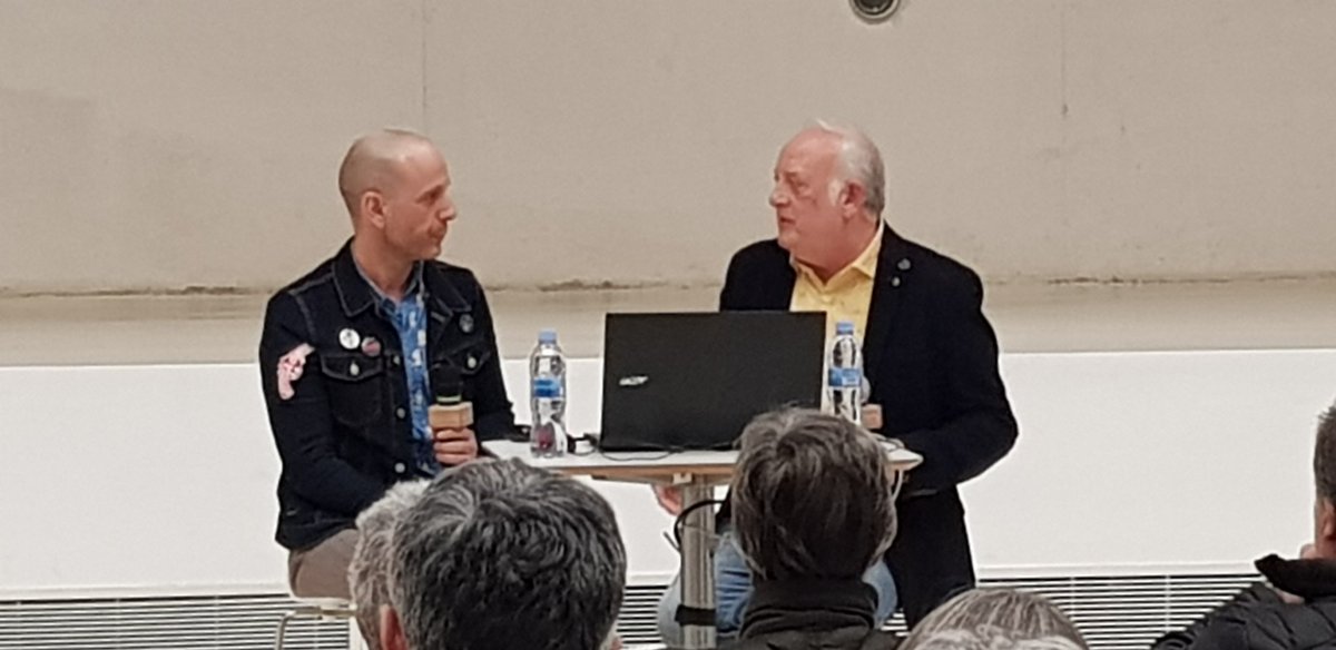 raquelincabeza's tweet photo. Un lujo poder presenciar este encuentro con @pacorrallo  en
@ZGZActiva. 
@zarayorkers repasa su interesante trayectoria artística desde sus inicios para abrir esta nueva edición de #cornermiz de @madeinzaragoza https://t.co/RFMj8UtZj4