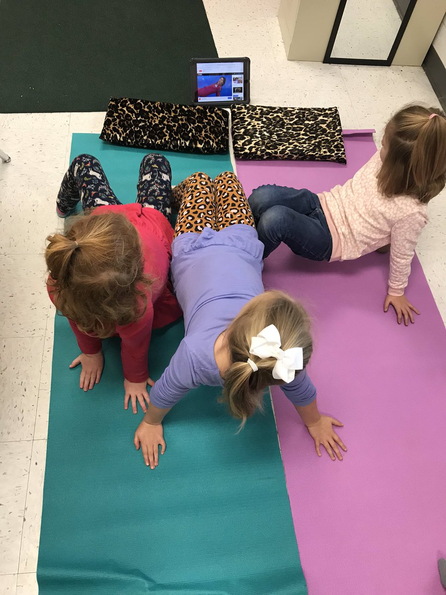 DebbieBen22's tweet photo. @LorenaPrimary Loving our yoga at the pretend gym today!#LISDFuturefocus https://t.co/meUxbnJ4el