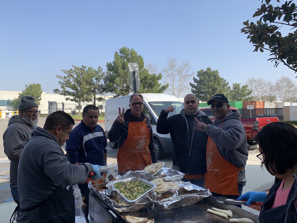 sdc5645's tweet photo. Safety tacos! 1st shift 250 days safe celebration! Way to work safe team!!!! ⁦@solveigmiralom1⁩ ⁦@Jimmyhayes6007R⁩ ⁦@wagers_ryan⁩ ⁦@stevefc41⁩ ⁦@JohnMurrey2⁩ ⁦@DannySanchez_HD⁩ ⁦@RosaRuiz_HD5645⁩ ⁦@AmandaFrontino⁩ ⁦⁦ https://t.co/cmLCIfm4R5