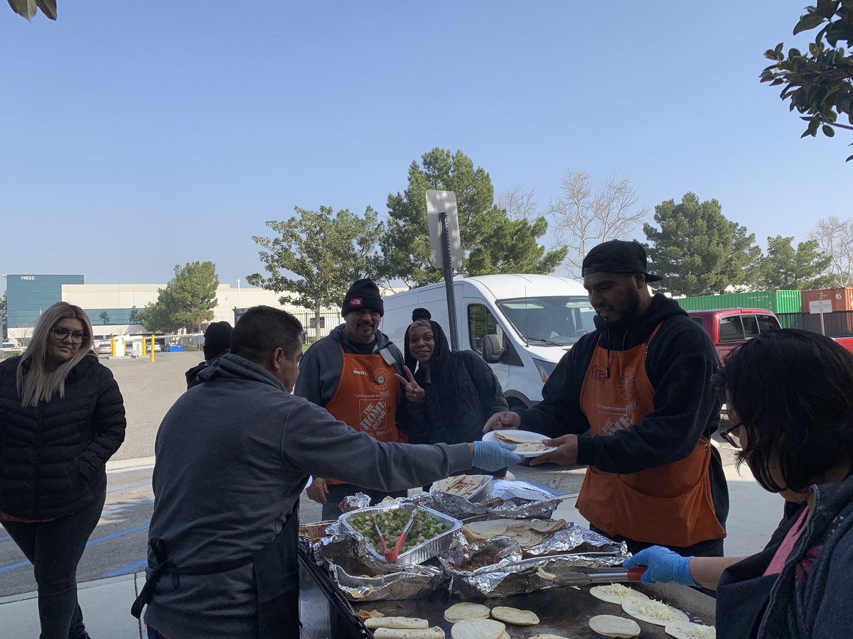 sdc5645's tweet photo. Mighty Mira Loma 1st shift 250 days safe celebration! ⁦@Jimmyhayes6007R⁩ ⁦@laurenstaleyyy⁩ ⁦@AmandaFrontino⁩ ⁦@AdriannaMedin17⁩ ⁦@wagers_ryan⁩ https://t.co/k0YlKQ8Tuy