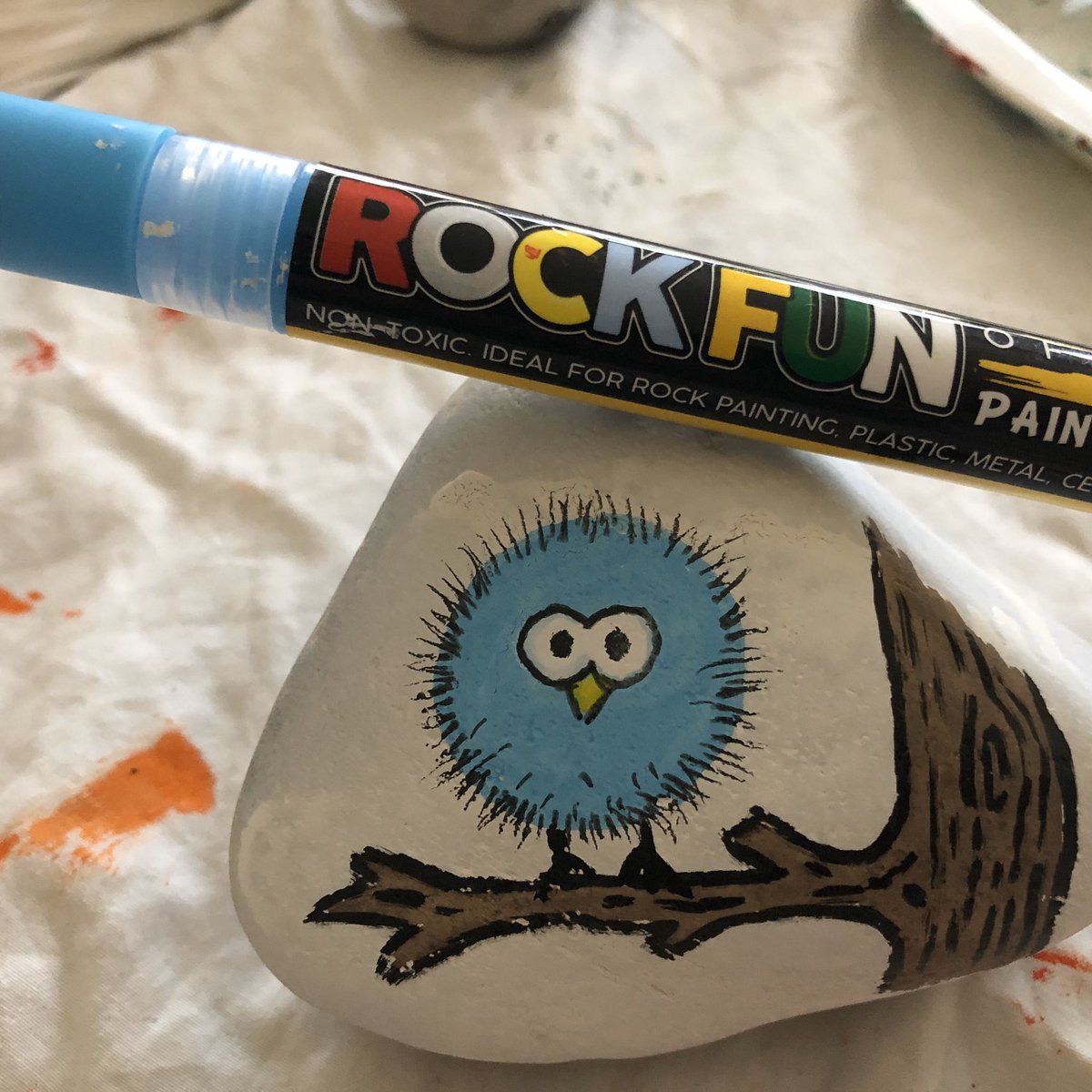 RockFunUK's tweet photo. Our guide to painting fluffy birds. 
https://t.co/H87U5bSpZI
#rockpainting #rockfun #painting https://t.co/A2GN9nOyqR