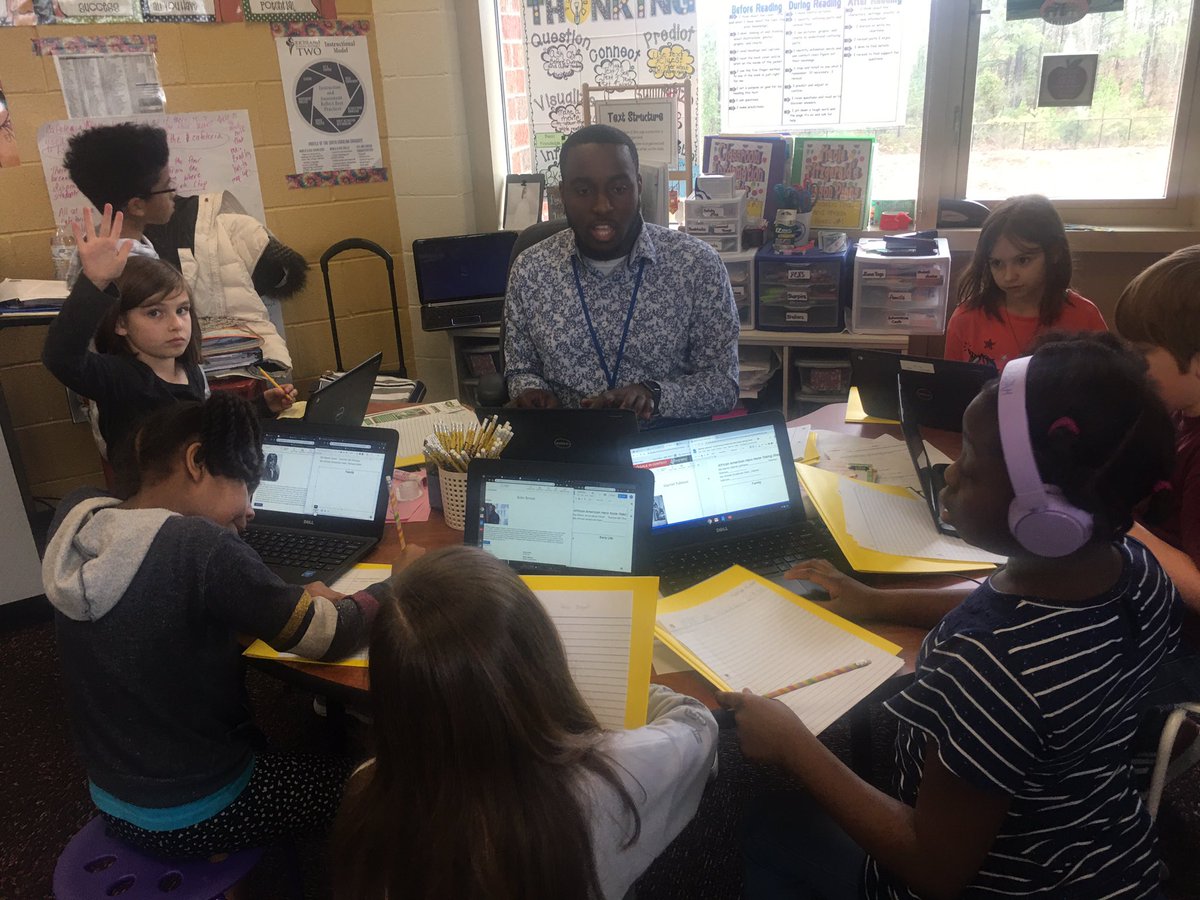 CatawbaTrail's tweet photo. African American projects @MacieFitzgeral9 @MISTERTHOMASCTE . Mrs. Fitzgerald and Mr. Thomas along with Ms. Gilliam @cgillammedia and Ms. Phipps    @lophipps help students combine information and technology to create biographies. @RichlandTwo https://t.co/L2mpArmDXp