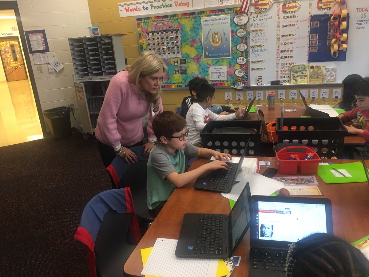 CatawbaTrail's tweet photo. African American projects @MacieFitzgeral9 @MISTERTHOMASCTE . Mrs. Fitzgerald and Mr. Thomas along with Ms. Gilliam @cgillammedia and Ms. Phipps    @lophipps help students combine information and technology to create biographies. @RichlandTwo https://t.co/L2mpArmDXp