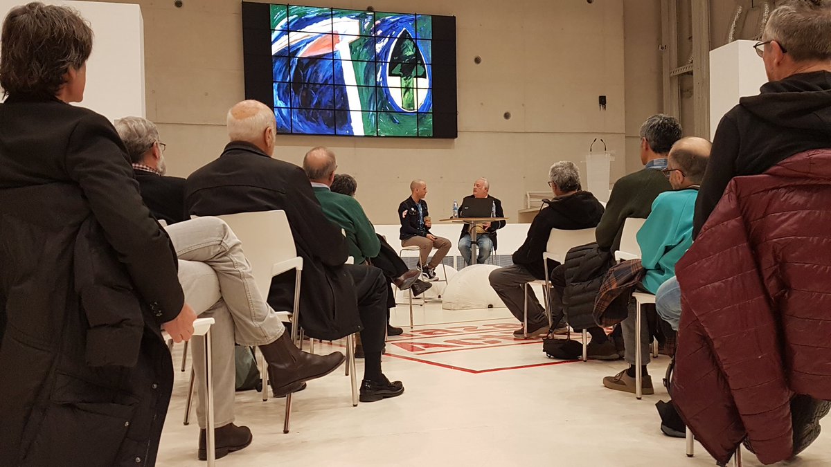 chelopascual's tweet photo. Interesantísima charla con @pacorallo en la inauguración de su intervención "Realidades paralelas a lo invisible" en la séptima edición de #cornerMIZ https://t.co/vVr21Yxjwn