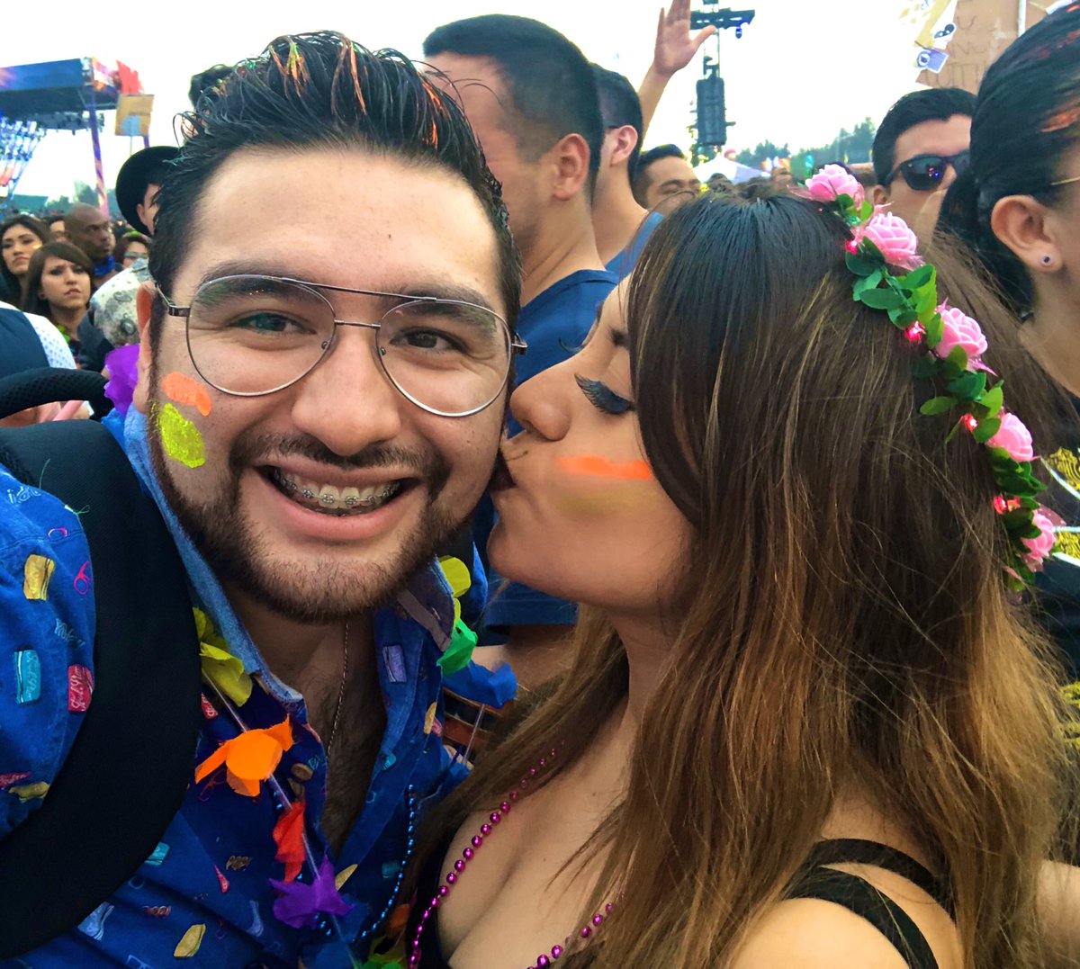ariovv's tweet photo. @los40mx @PaolaGalina @capimexico                    🙏🏻😎el @EDC_MEXICO durra 3 diassssssss ❤️🧡💛💚💙💜                 en #galinaycapi 🇲🇽   🙏🏻🥳🎆 https://t.co/bbUl0VRRir