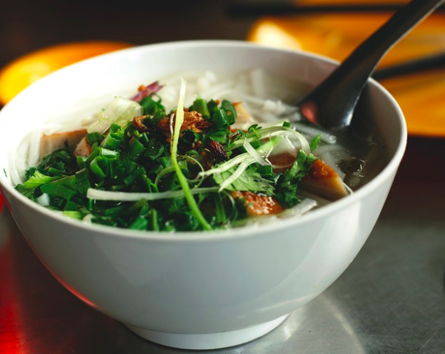 oxfordbutcher's tweet photo. While you're in store, try to pick up some broth, or at least some bones. Home made broth has so many nutritional benefits, as well as tasting delicious. Use in soups, pies, pasta dishes or even enjoy alone warmed up in a mug. Yum! #tipoftheday #butcherstips #buybritish #homemade https://t.co/beP06k8802