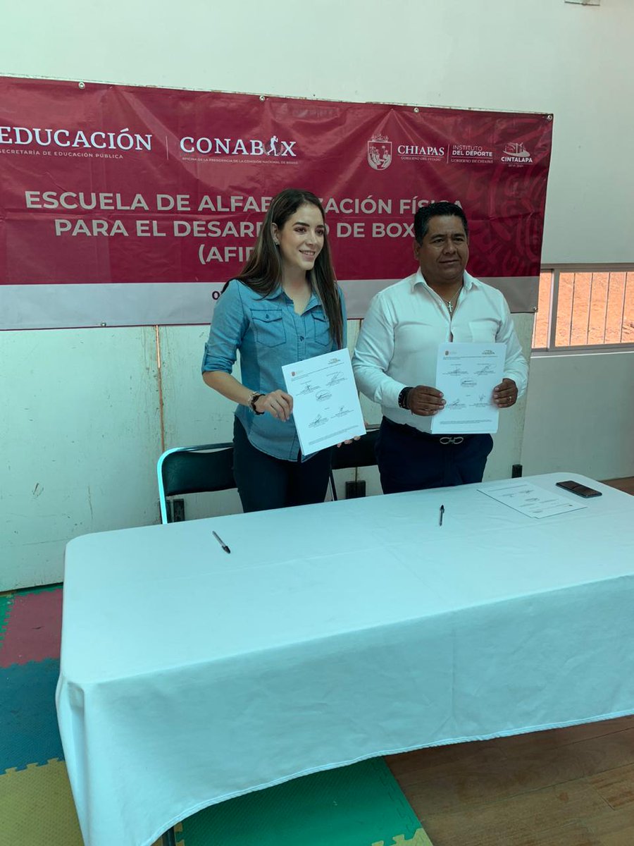 taniaroblesv's tweet photo. Hoy estuvimos en Cintalapa dando un recorrido por el gimnasio de box municipal para darle seguimiento al programa federal #CONABOX mediante el cual se están beneficiando atletas y entrenadores. Gracias al comisionado @MiguelTorrucoG por el apoyo brindado a Chiapas. https://t.co/LdSb7coUFp